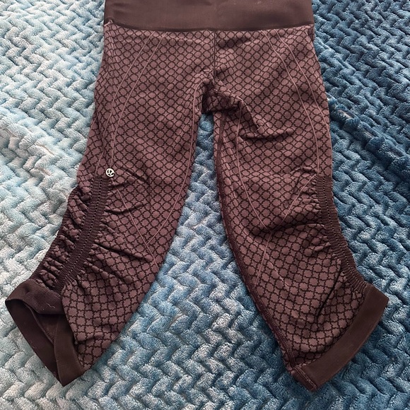 Lulu Lemon crop work out pants - Picture 1 of 2